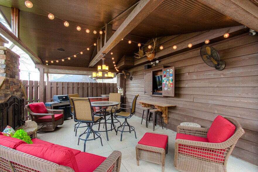 More Photos Of 6204 Arlington Ave, Raytown Office For Sale