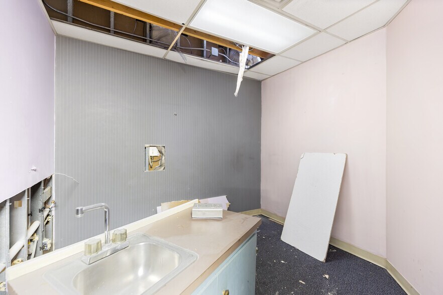 More Photos Of 5676 W Skelly Dr, Tulsa Medical For Sale