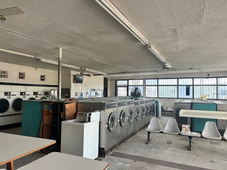 More Photos Of 5602 Cavalcade St, Houston Storefront For Sale