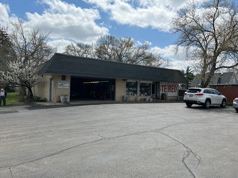 More Photos Of 10745 W Grand Ave, Melrose Park Freestanding For Lease