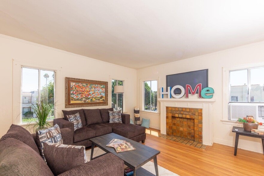 More Photos Of 833 N Ridgewood Pl, Los Angeles Apartments For Sale