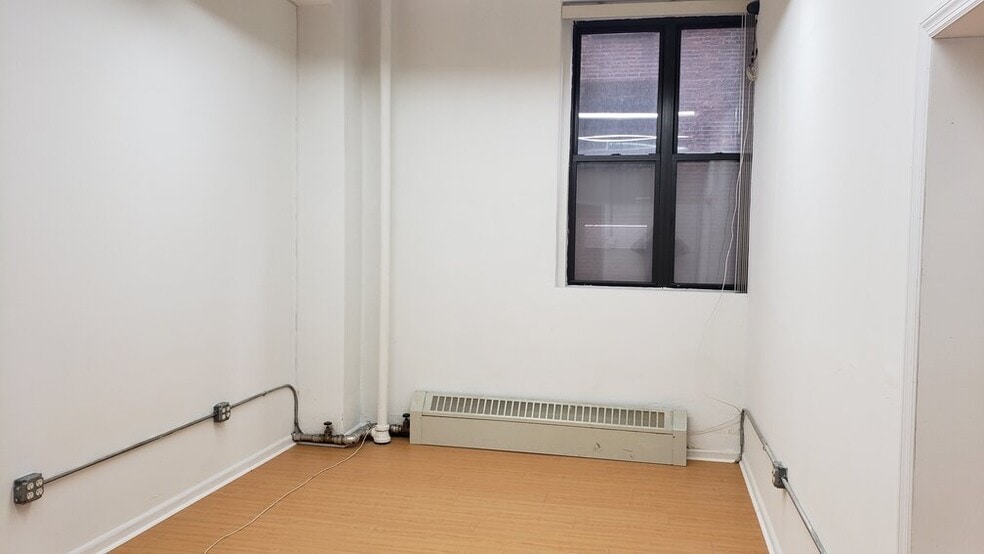 More Photos Of 12 W 32nd St, New York Loft Creative Space For Lease