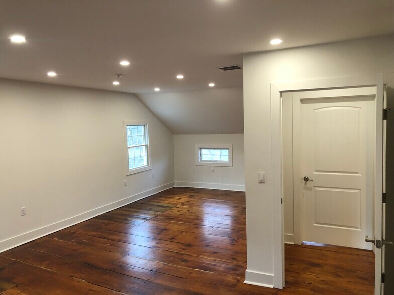 More Photos Of 159 River Rd, Montville Office For Lease