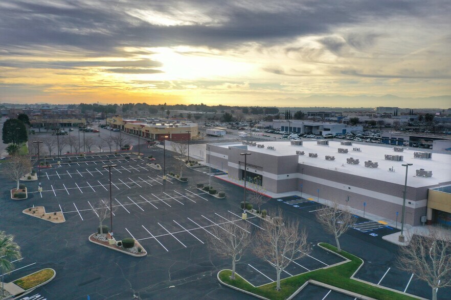 More Photos Of 1140 Commerce Center Dr, Lancaster Loft Creative Space For Sale