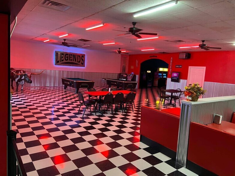 More Photos Of 901 E St, Snyder General Retail For Sale