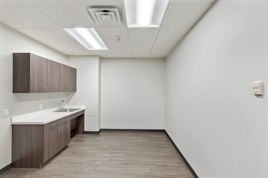 More Photos Of 8620 N New Braunfels Ave, San Antonio Unknown For Lease