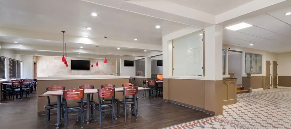 More Photos Of 1125 E Gore Blvd, Lawton Hotel For Sale