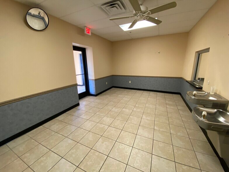 More Photos Of 3250 Robertson Rd, Tyler Office For Lease