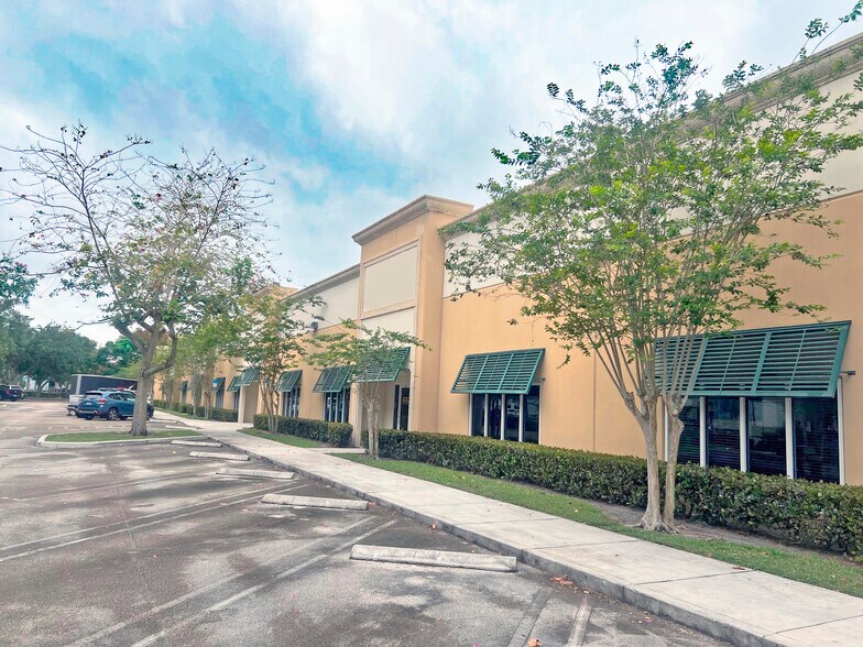 Primary Photo Of 660 NW Enterprise Dr, Port Saint Lucie Light Manufacturing For Lease