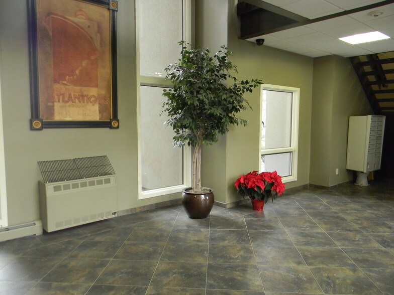 More Photos Of 105 Sockanosset Cross Rd, Cranston Unknown For Sale