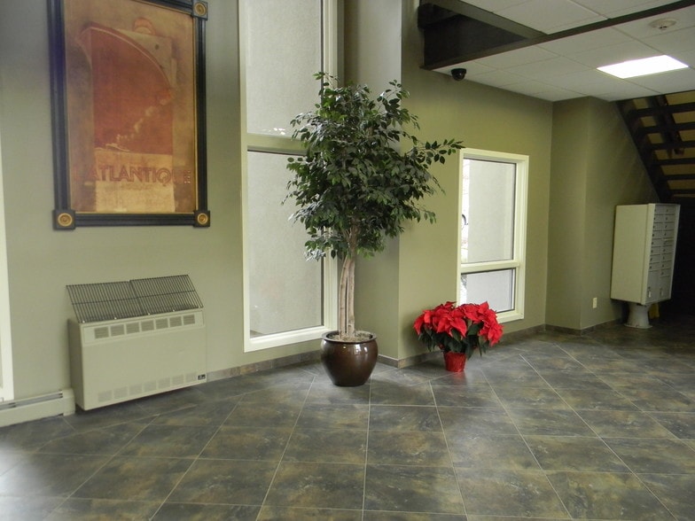 More Photos Of 75 Sockanosset Cross Rd, Cranston Medical For Lease