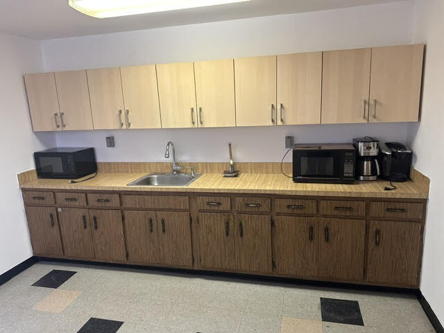 More Photos Of 180 Sargeant Ave, Clifton Warehouse For Lease