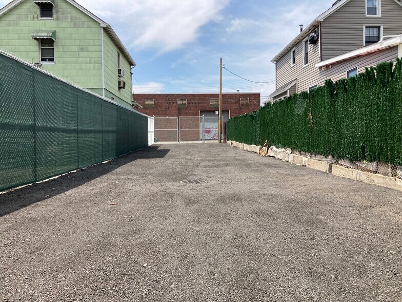 More Photos Of 555 Montauk Ave, Brooklyn Land For Lease