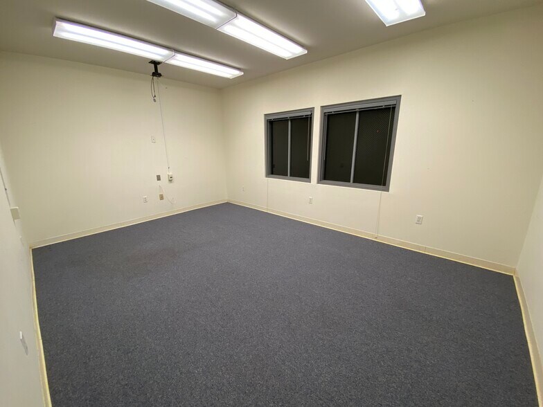 More Photos Of 241 Highway 1085, Madisonville Warehouse For Lease