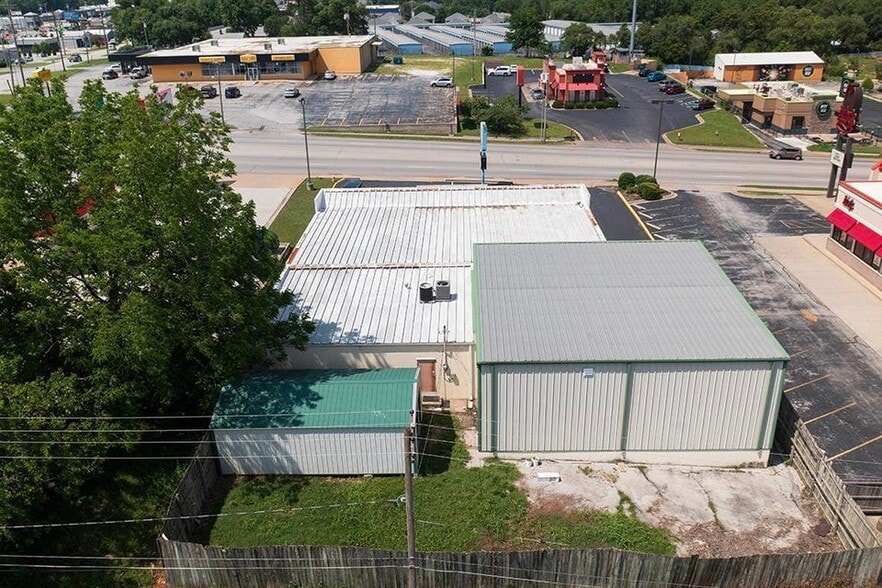 More Photos Of 1430 W Kearney St, Springfield Freestanding For Lease