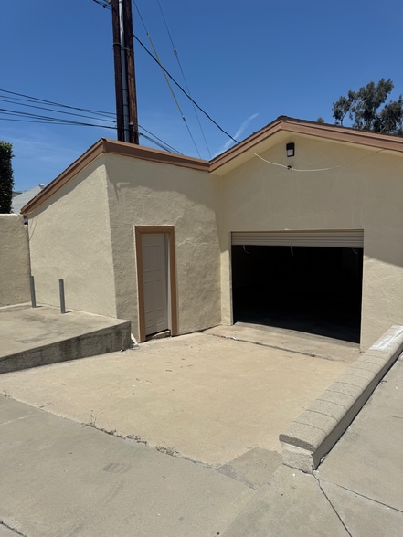 More Photos Of 910 W 6th St, Corona Storefront For Lease