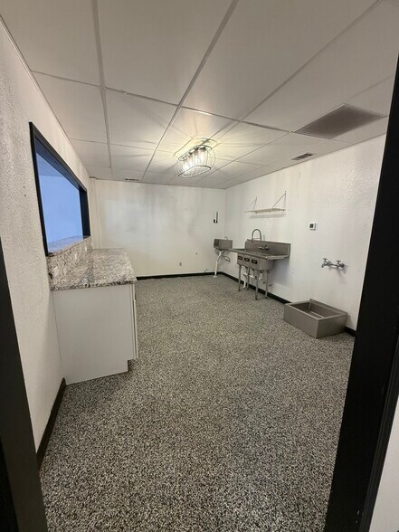 More Photos Of 123 S Laurel St, Springfield Storefront Retail Office For Lease