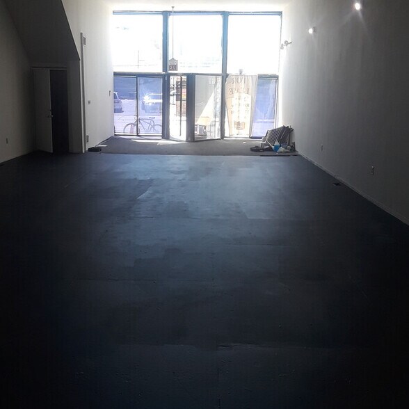 More Photos Of 1376 W Grand Ave, Chicago Storefront Retail Office For Lease