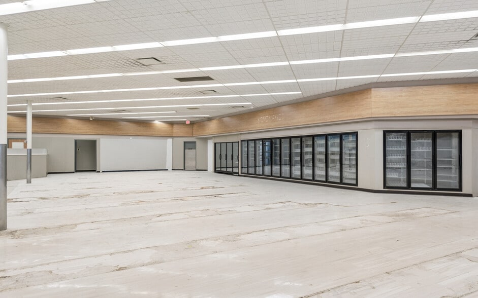 More Photos Of 210 E McMurry Blvd, Hartsville Freestanding For Lease