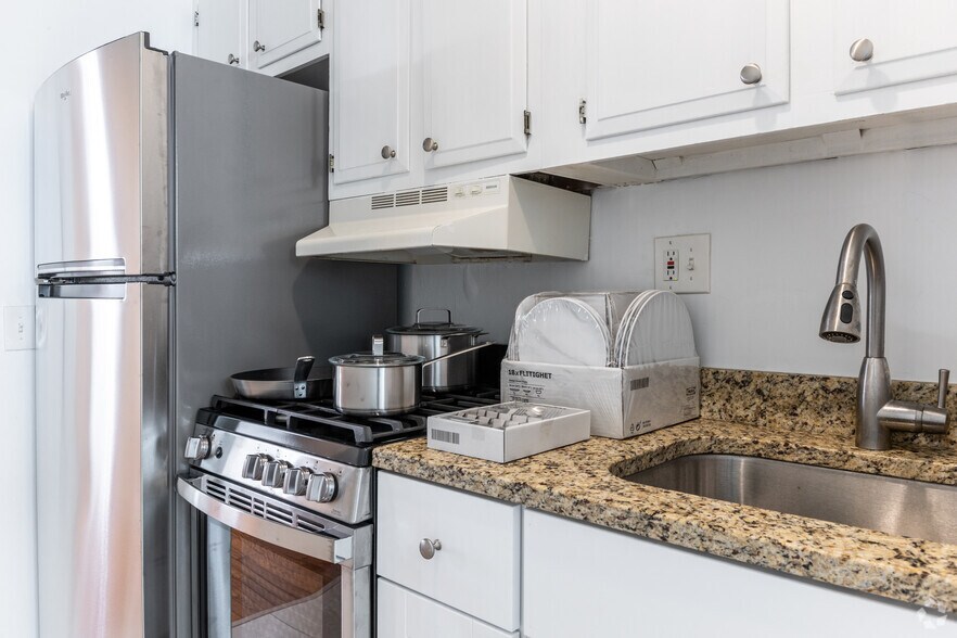 More Photos Of 4000 47th St NW, Washington Apartments For Sale