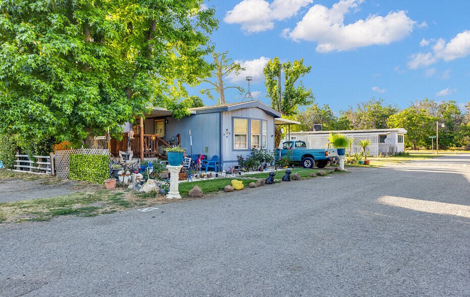 More Photos Of 24850 5th Ave, Los Molinos Manufactured Housing Mobile Home Park For Sale