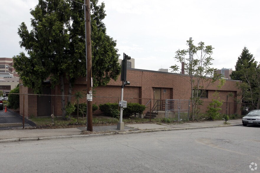 More Photos Of 118 Dudley St, Providence Office For Sale