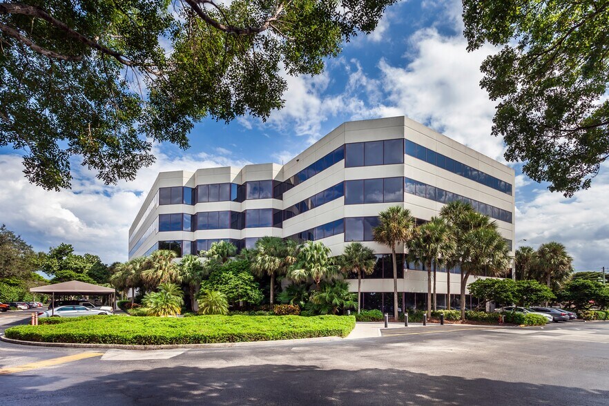 More Photos Of 2101 W Commercial Blvd, Fort Lauderdale Office For Lease