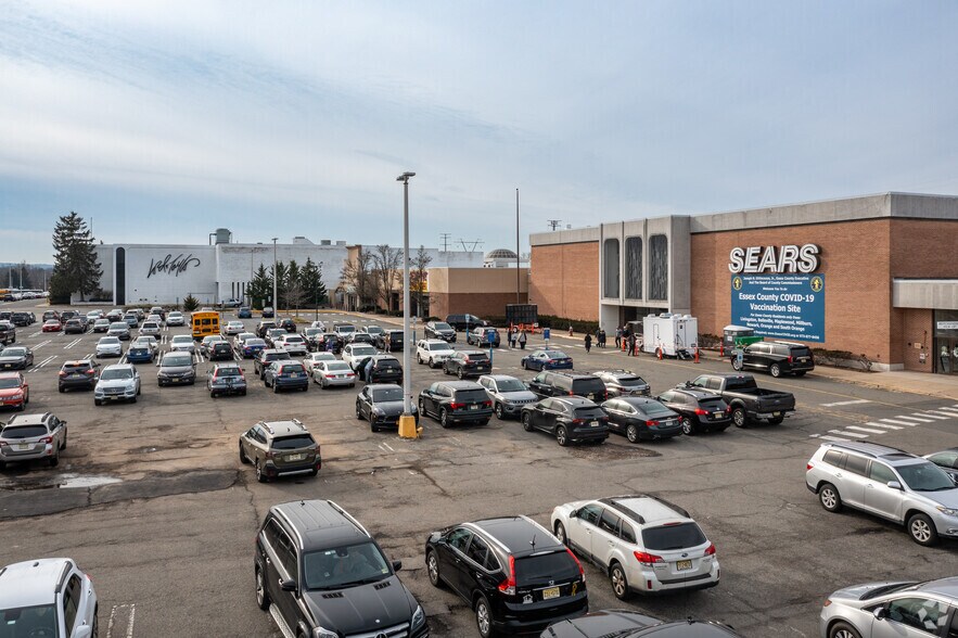 More Photos Of 112 Eisenhower Pky, Livingston Unknown For Lease