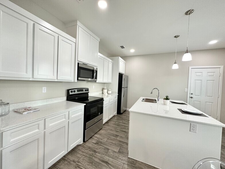 More Photos Of 1300 S Yankton St, Alton Apartments For Sale