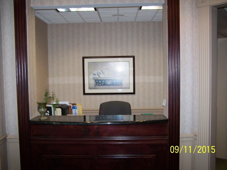 More Photos Of 9 Washington Sq, Albany Office For Sale