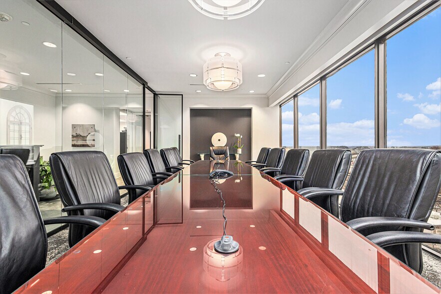 More Photos Of 2001 Park Pl, Birmingham Office For Lease