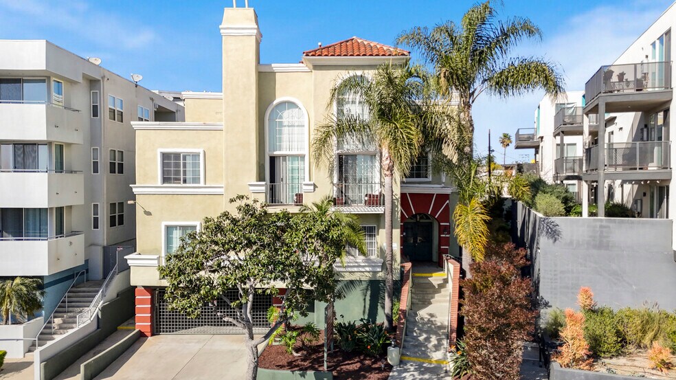 More Photos Of 6925 Kittyhawk Ave, Los Angeles Apartments For Sale