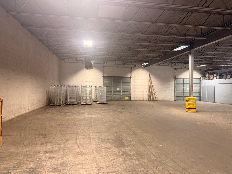 More Photos Of 6146 Molloy Rd, East Syracuse Industrial For Lease