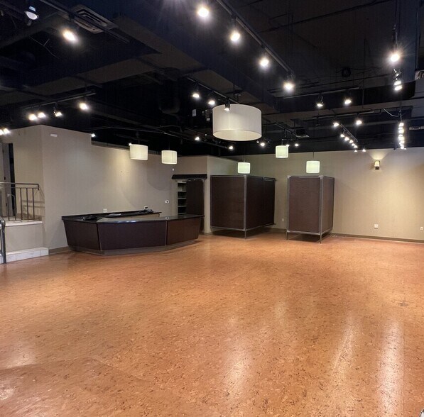 More Photos Of 509 E 5th St, Austin Hotel For Sale