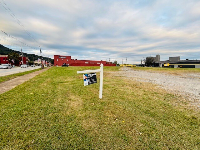 More Photos Of 401 S Cedar Ave, South Pittsburg Industrial For Sale