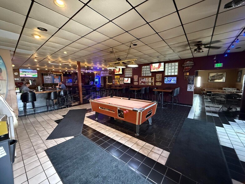 More Photos Of 6247 Kennedy Ave, Hammond Restaurant For Sale