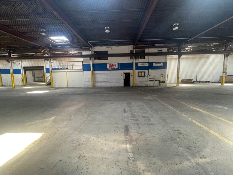 More Photos Of 9129 Euclid Ave, Manassas Warehouse For Lease