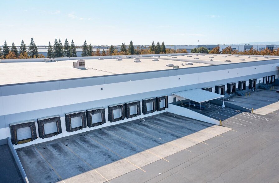 More Photos Of 3500 Carlin Dr, West Sacramento Distribution For Sale