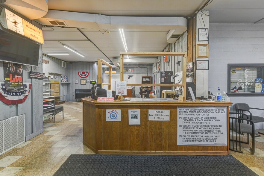 More Photos Of 135 E Main St, Glenwood General Retail For Sale