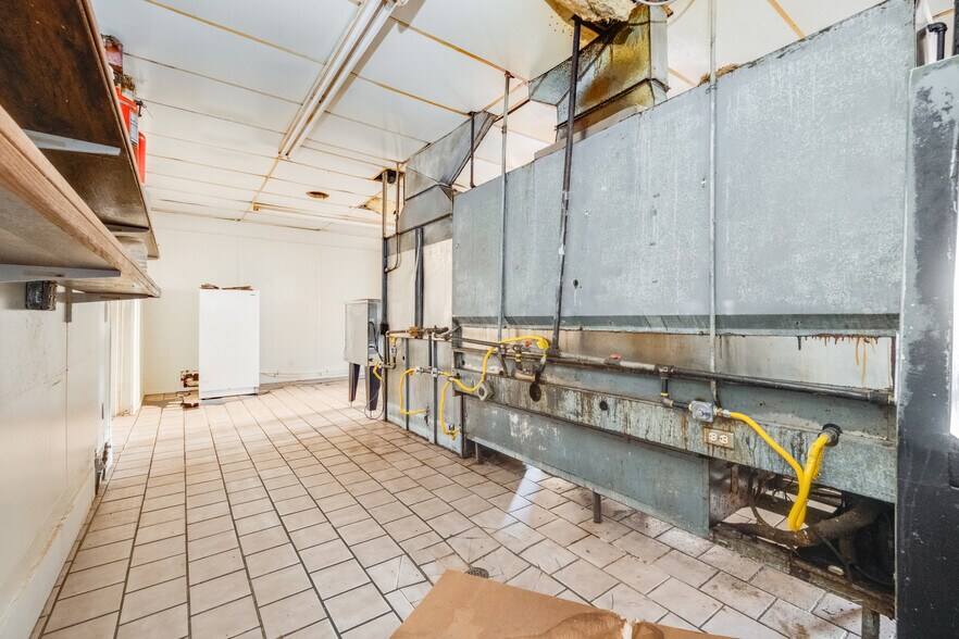 More Photos Of 103 Interstate 40, Shamrock Restaurant For Sale