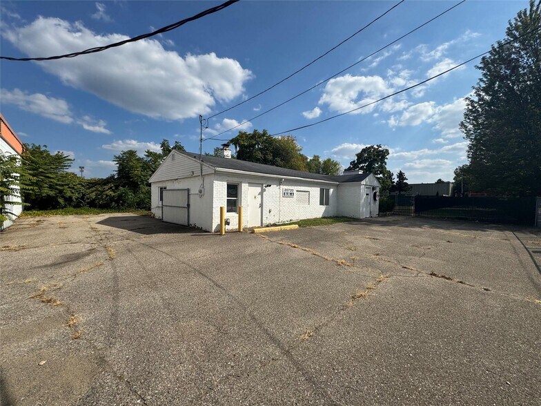 More Photos Of 20720 Tuck Rd, Farmington Hills Manufacturing For Sale