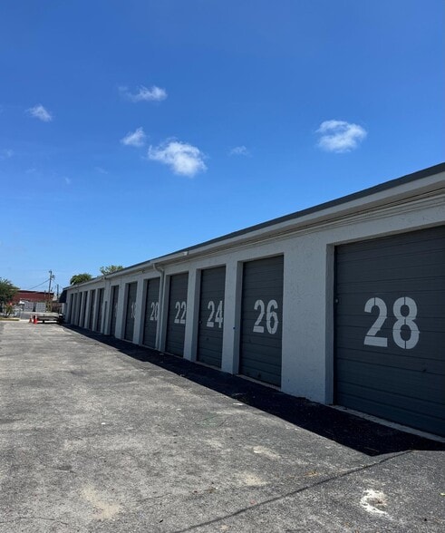 More Photos Of 1330 S Killian Dr, Lake Park Warehouse For Lease