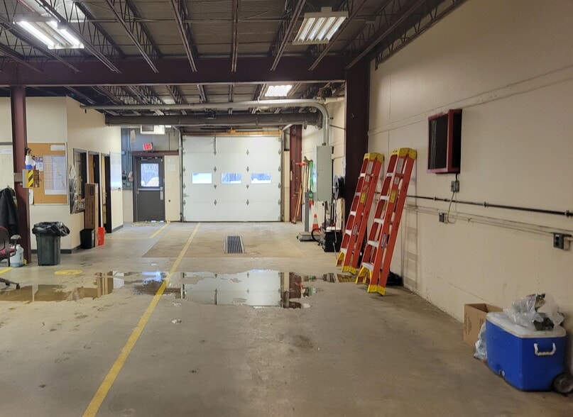 More Photos Of 363 Pickering Rd, Rochester Light Manufacturing For Sale