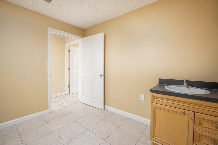 More Photos Of 7212 US Highway 19, New Port Richey Office For Sale