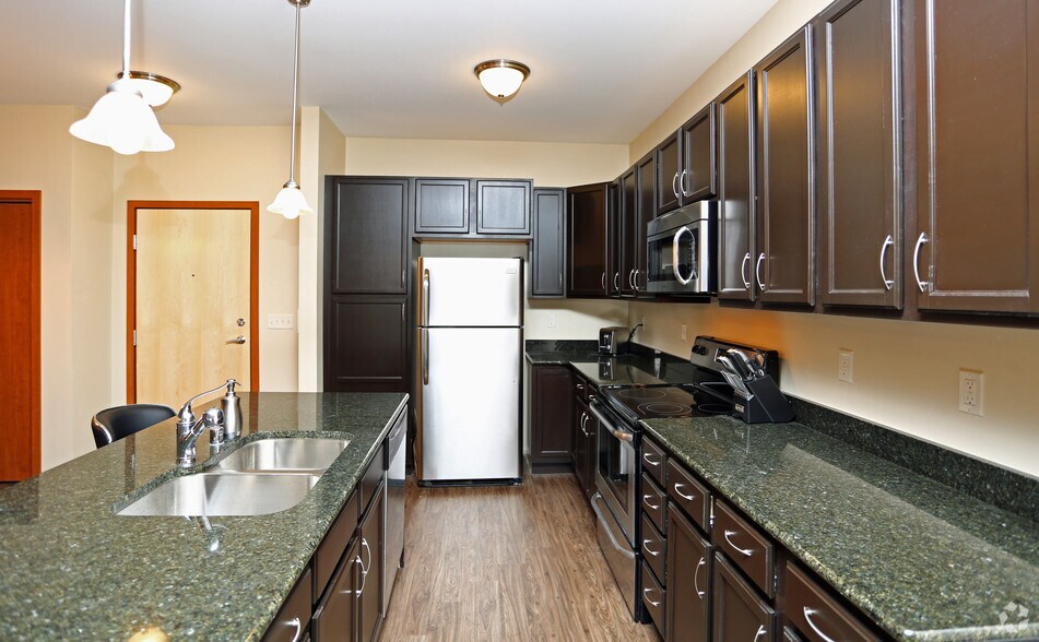 More Photos Of 401 N Washington St, Green Bay Apartments For Sale