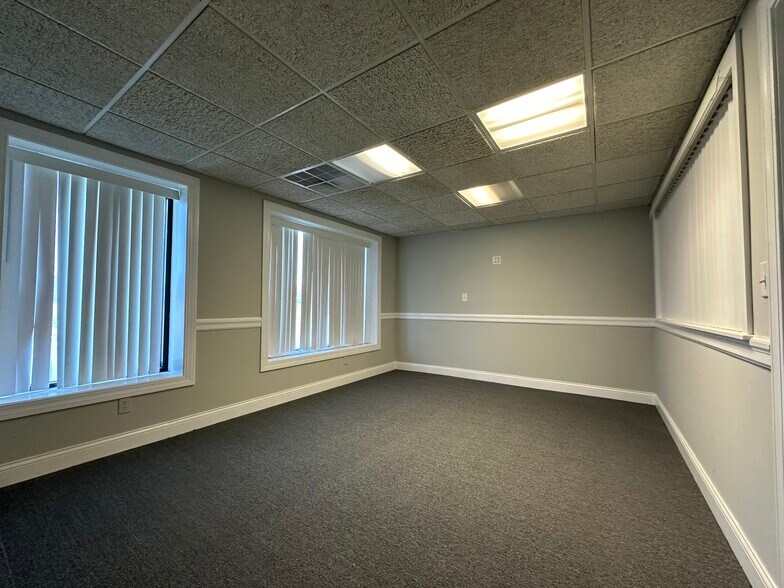 More Photos Of 733-759 Memorial Ave, West Springfield Showroom For Sale