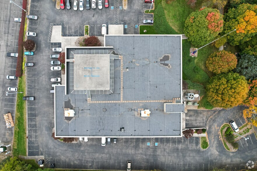More Photos Of 410 N Cedar Bluff Rd, Knoxville Office For Lease