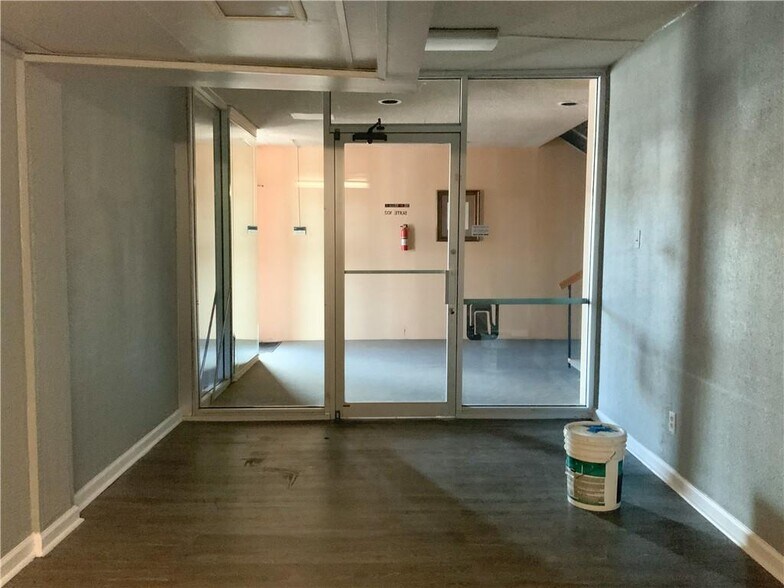 More Photos Of 2001 S Staples St, Corpus Christi Office For Sale