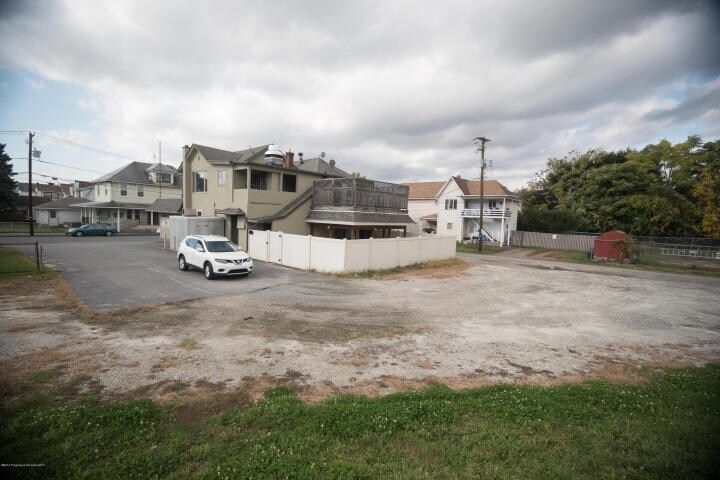 More Photos Of 524 Court St, Scranton General Retail For Sale