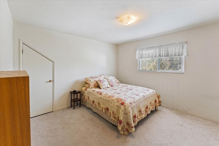 More Photos Of 17604 US-97 Hwy, Weed Apartments For Sale